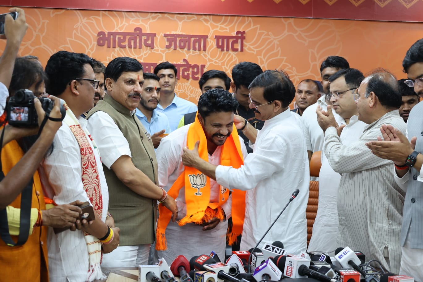 bhopal, Jayas founder , joins BJP 