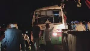 khandwa, control and overturned, passenger died