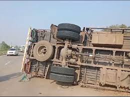 raisen,Truck full of fruits ,overturned  