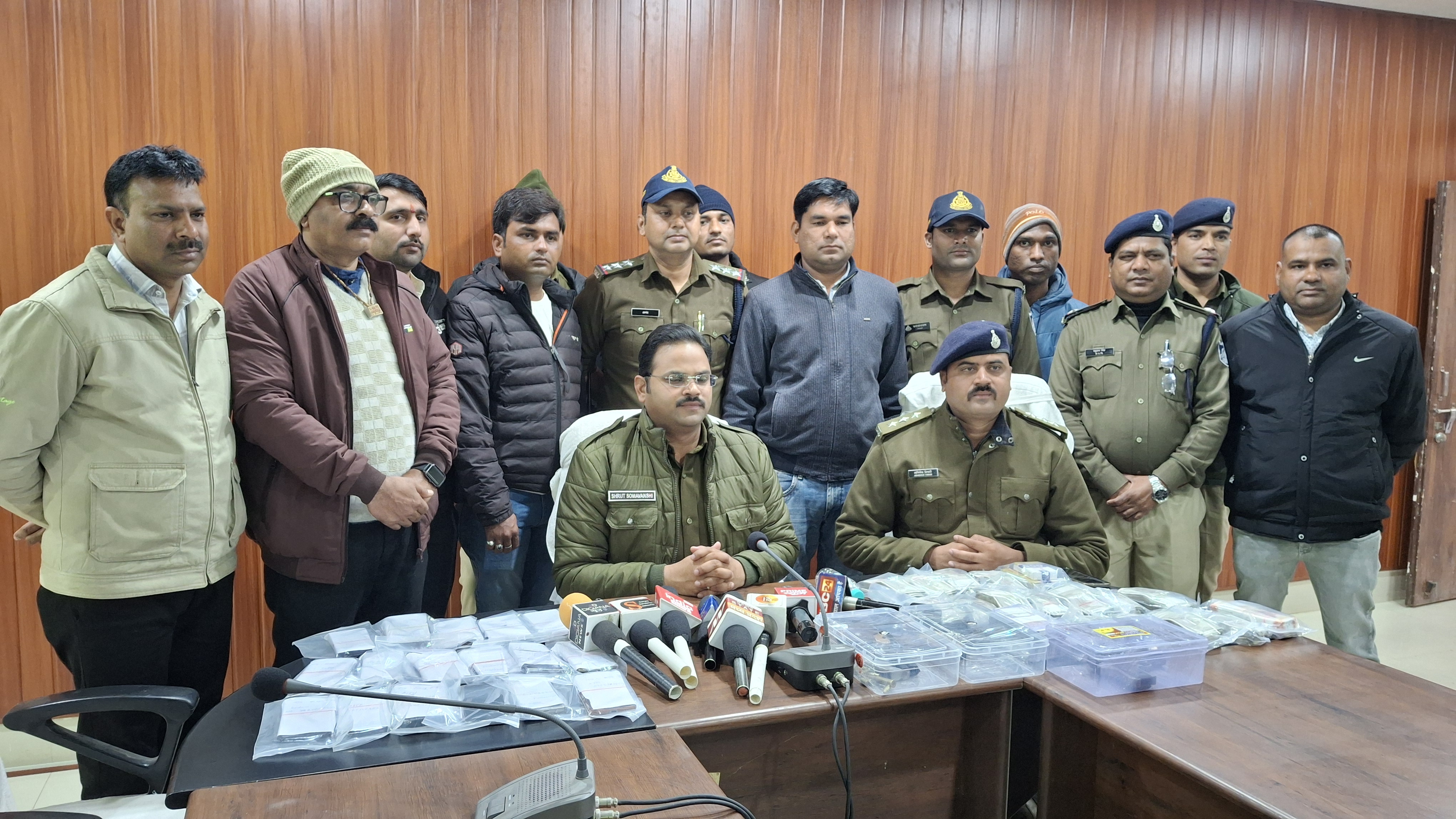 damoh,  gambling scam, lakhs of rupees seized