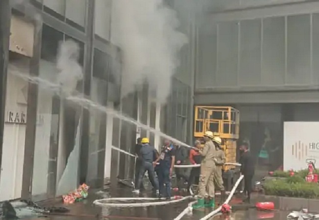 indore, Fire breaks out , branded clothing showroom  