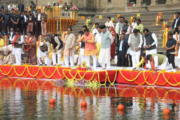 bhopal, Chief Minister ,performed Puja 