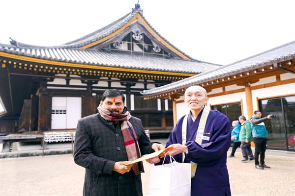 bhopal, Chief Minister,visited historical temples  