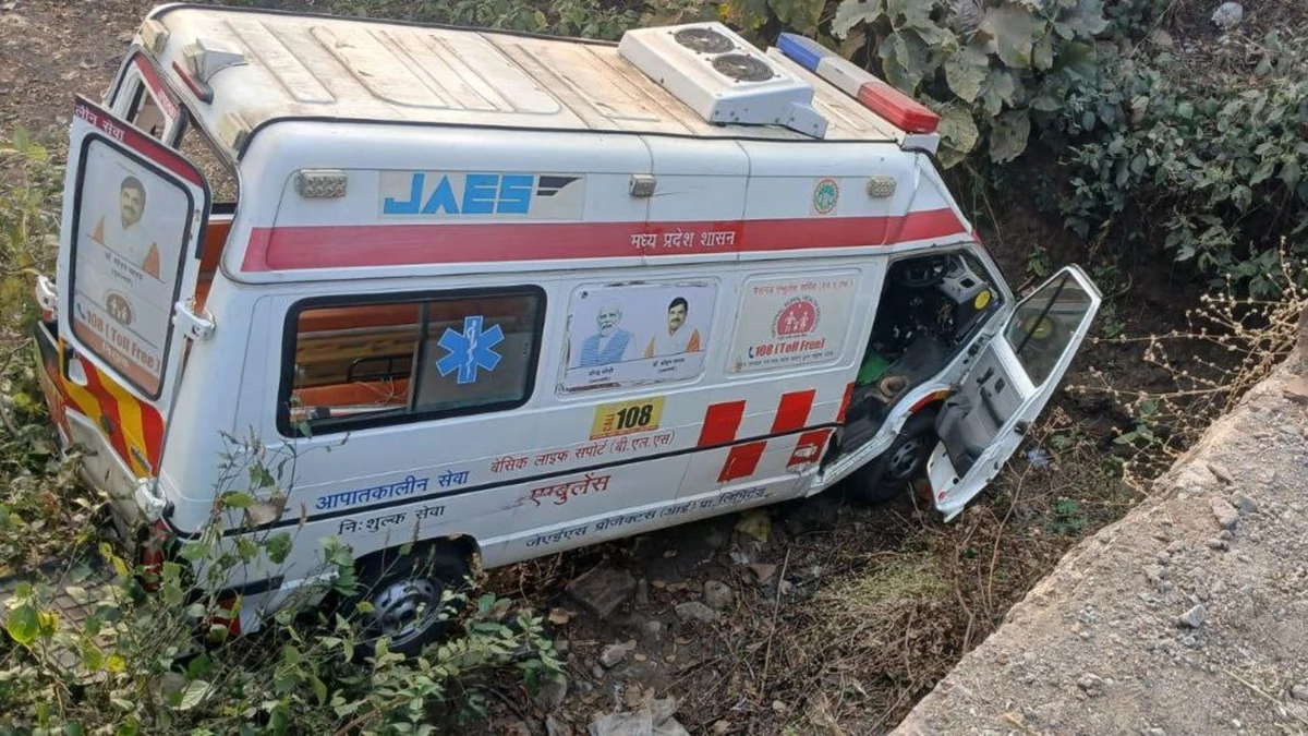 raisen,  ambulance   overturned,    accident