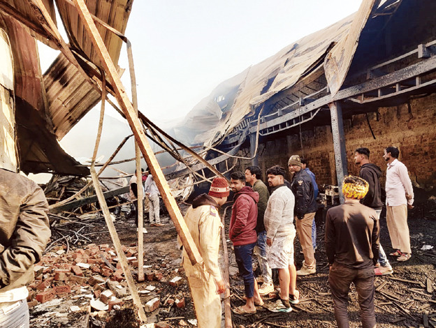 indore,   huge fire , two godowns  