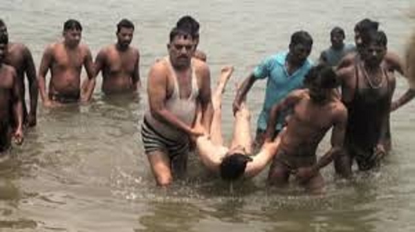 harda, Three youths , Narmada river 