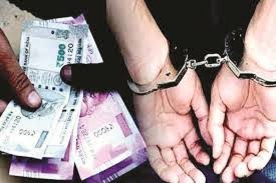 dhar, Lokayukta caught ,woman supervisor 