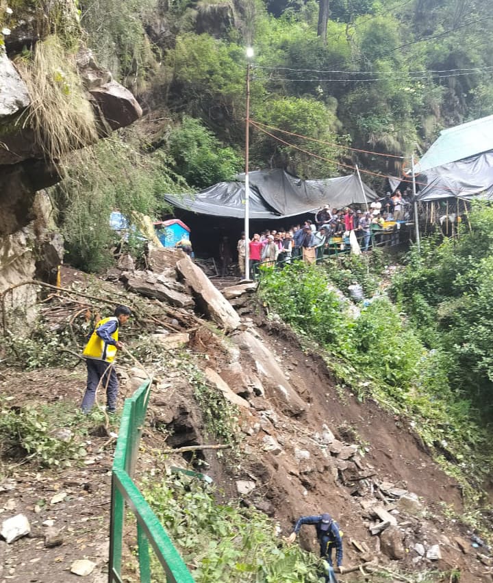 dehradoon, Two killed , Yamunotri trekking route