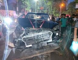 umaria,   car lost control,overtake