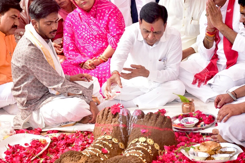 bhopal, Deputy Chief Minister, performed Govardhan Puja  
