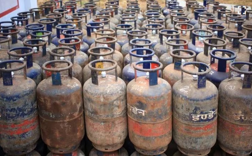 new delhi, Reduced price , commercial gas cylinder