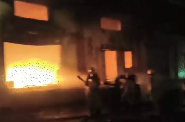 indore,   massive fire broke out, chemical godown 