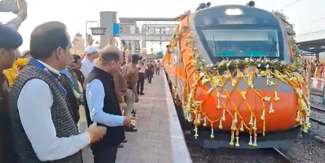 varansi,   train from Varanasi ,welcomed with flowers