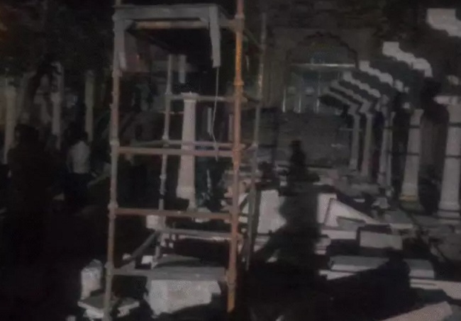 datia, evening aarti, eight pillars  