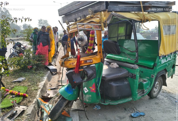  Maihar, Auto collides with tractor, driver 