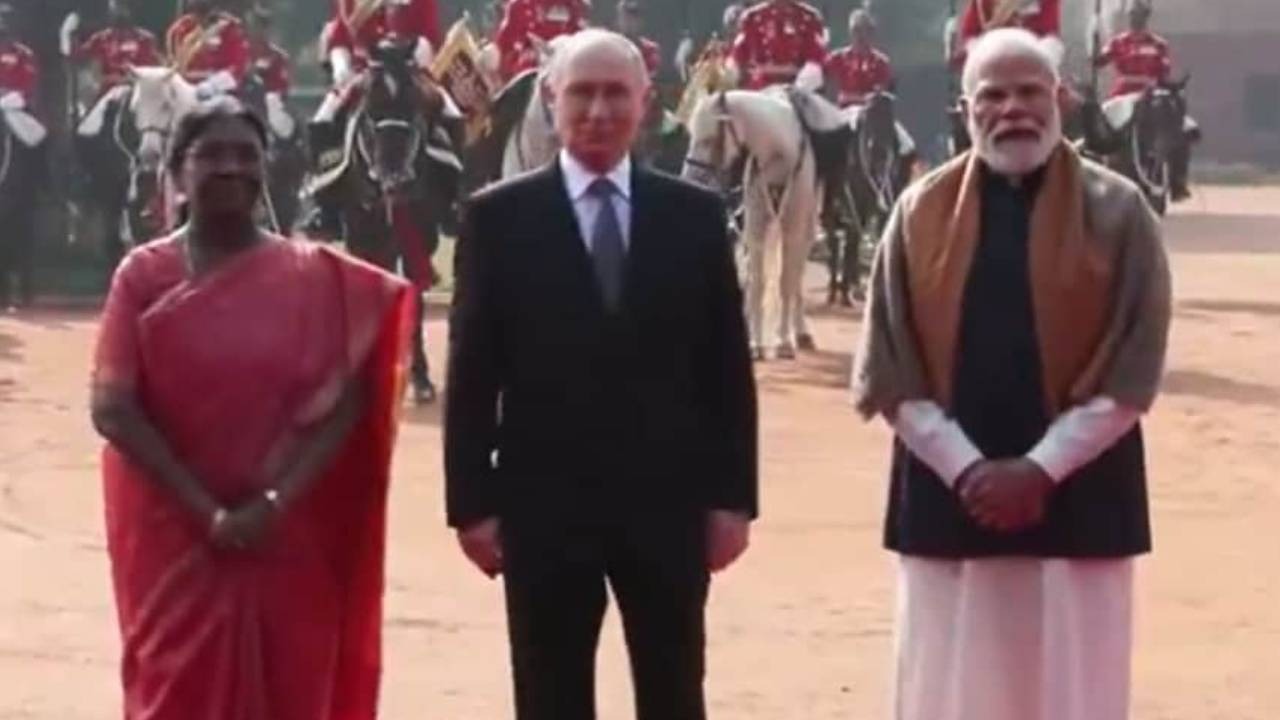 New Dehli , Putin , 21-gun salute,  Presidential Palace ,guard of Honour
