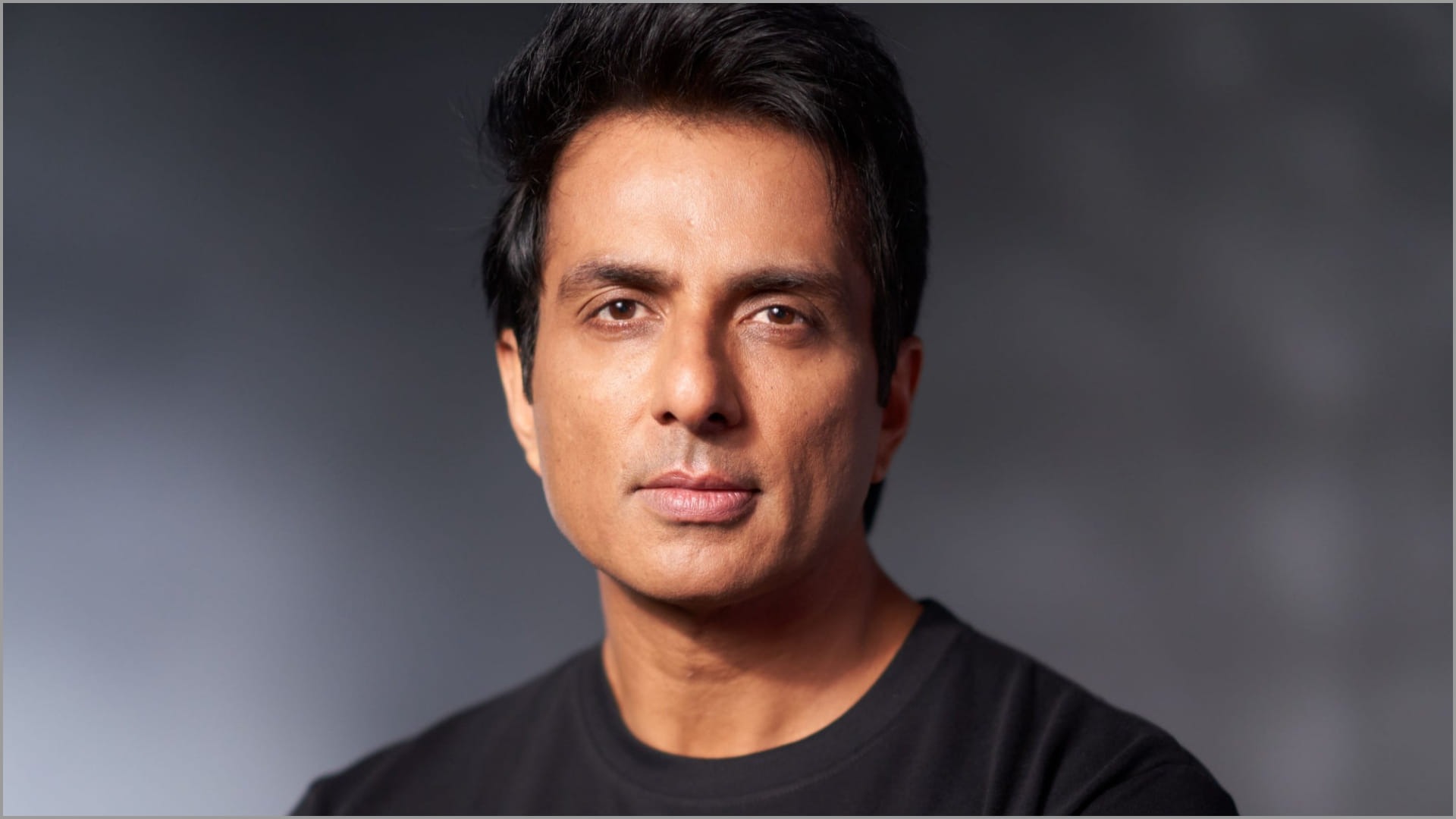 Sonu Sood , supports,  Indigo airline,  staff
