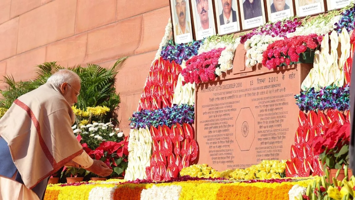 Delhi,Parliament attack anniversary,Nation pays tribute to martyrs