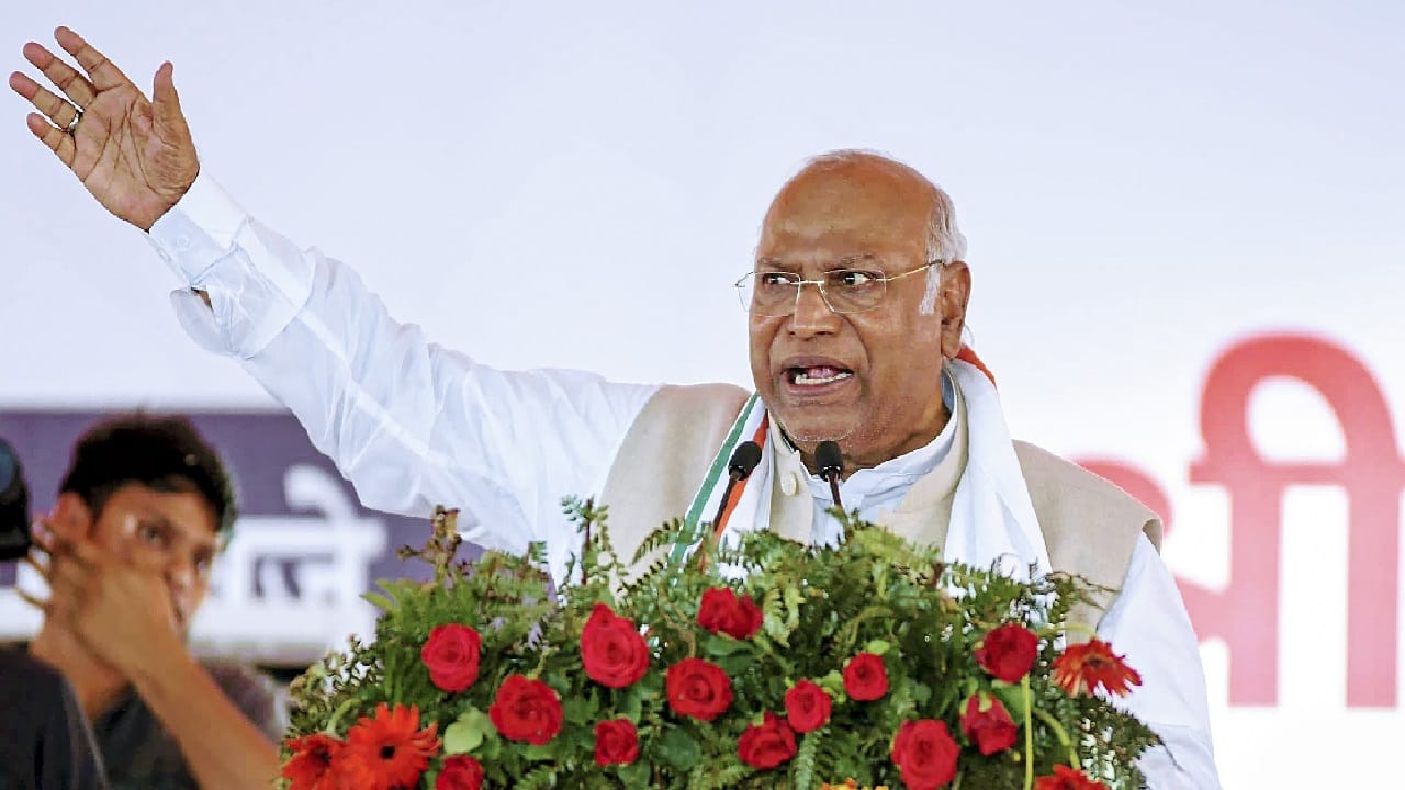 Dehli ,Constitution , democracy , danger, Kharge , targets , Modi government, congress ,bjp