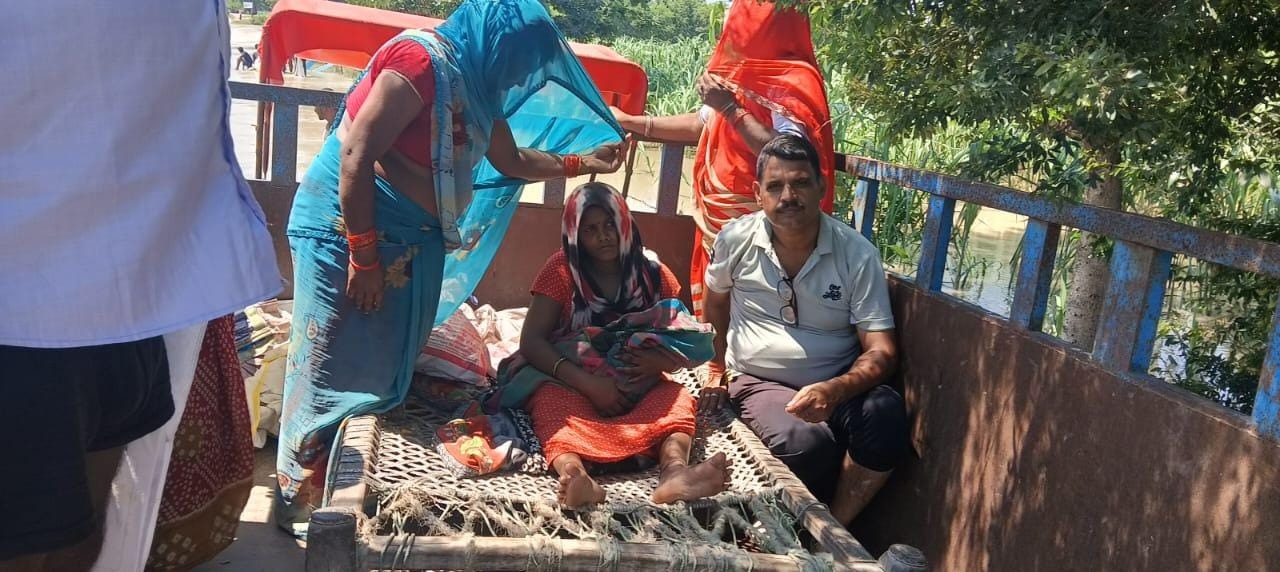 Shivpuri , Shameful negligence, MP, pregnant woman , birth , newborn,  trolley 