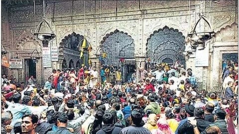 UP.,Ruckus,Banke Bihari temple before arrival, CM,BJP president