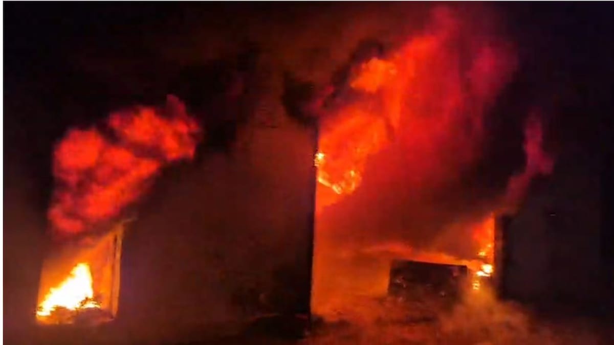  breaks,electronics shop ,Geedam Road, goods worth lakhs gutted