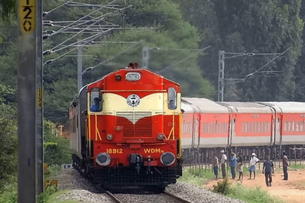   Bhopal, 3 pairs, fair, special, trains, Ujjain, Bhopal, route,  Mahashivratri