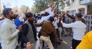 BJP, Congress ,workers ,clash , Bhopal, cases, filed, against ,both sides