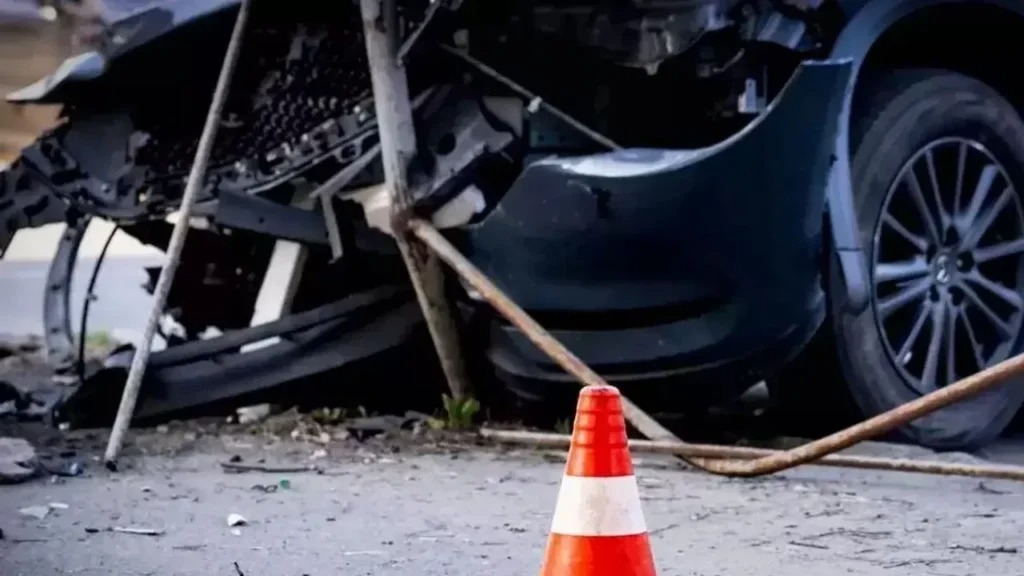 Road accident in Katni: Four people died tragically in a car-bike collision