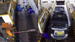 Nihangs attack, Seoni toll plaza, employee seriously, injured