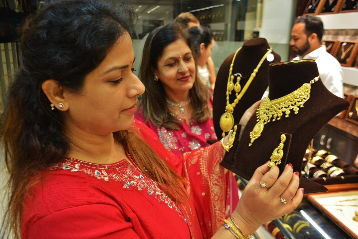 Gold prices , MP fall, Rs 35,000, bringing cheer ,bullion market