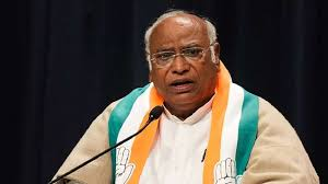 Political strife , intensifies ,Kharge, poisonous snake,  remark