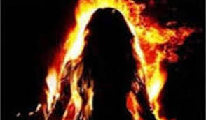 shivpuri,  woman set fire, three children 