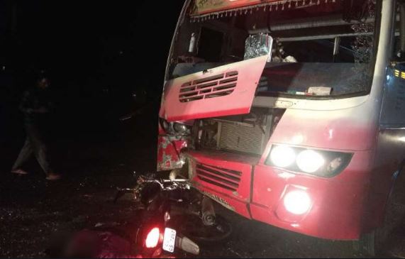 khargon, Four youth died ,bus collision with bike