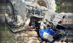 satna, Driver dies,spot due, tractor overturning
