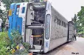 dhaar,  Private bus, overturned, eight passengers injured