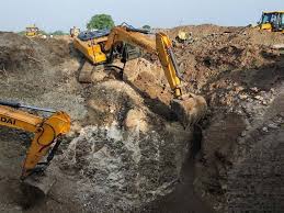 shajapur, Dead bodies , four laborers ,buried wells ,debris 