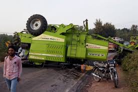 Raisen, Harvester overturned ,due to tire release, long jam ,Vidisha-Bhopal highway