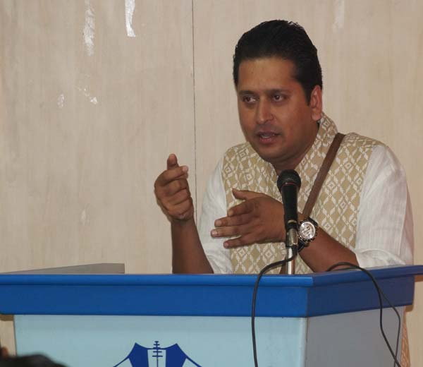 सपनों को साकार करने के लिए  परिश्रम भी करना होगा