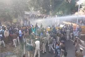 Bhopal, Police prevented, Congressmen going,besiege the Raj Bhavan, water canon