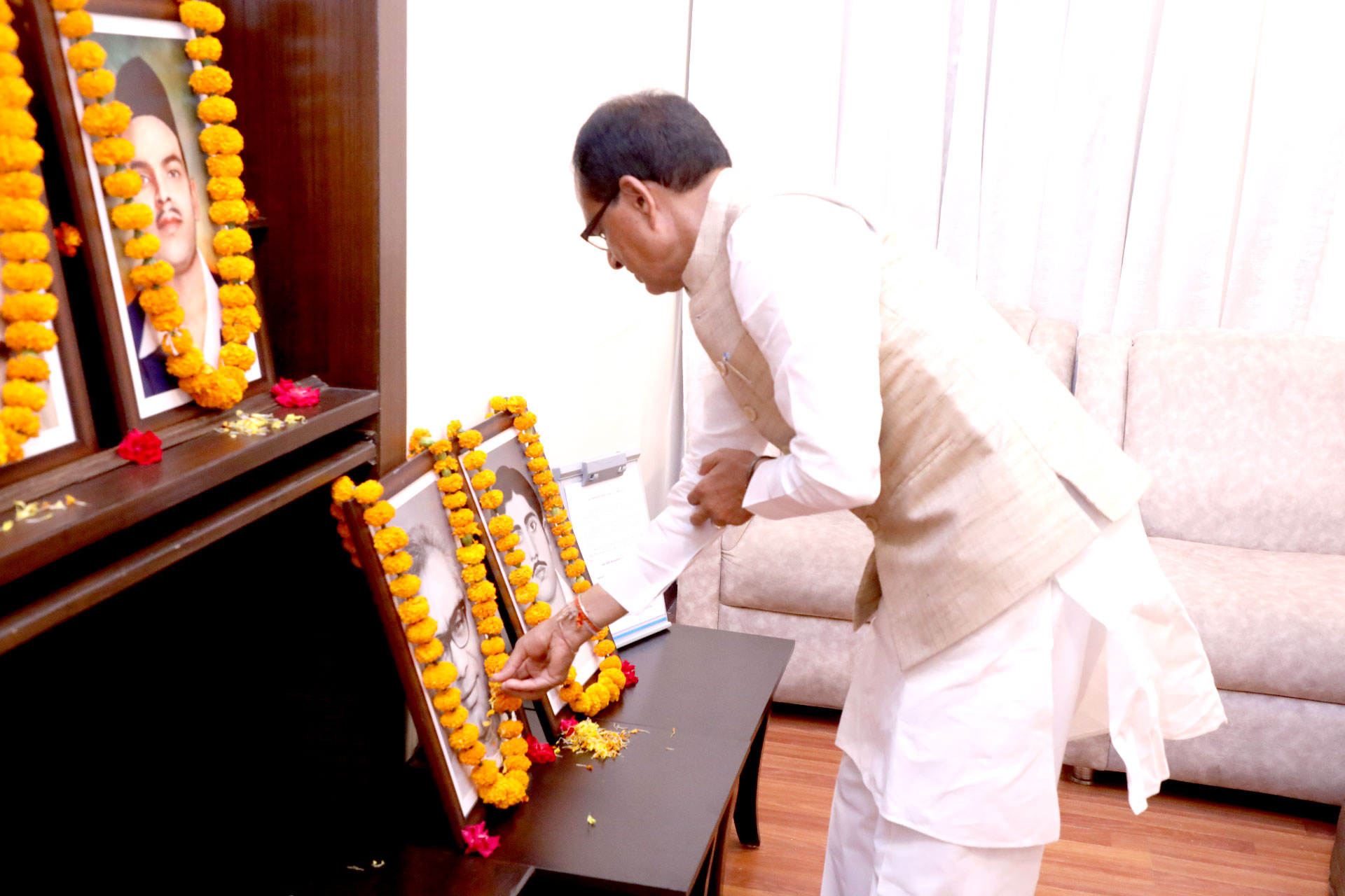 bhopal, Chief Minister Chouhan, laid wreath, birth anniversary