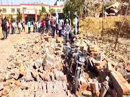 chhatarpur,College wall collapses, two students die