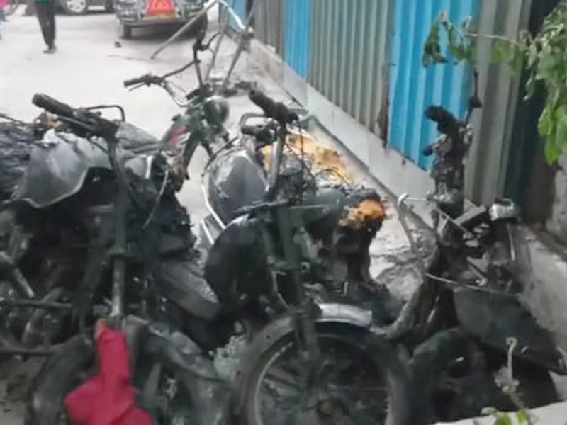 khandwa,Three bikes ,parked outside, burnt down