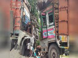 Shahdol,head-on collision ,between two trucks