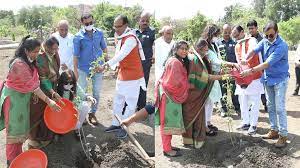 bhopal,Chief Minister Chouhan, planted plants 