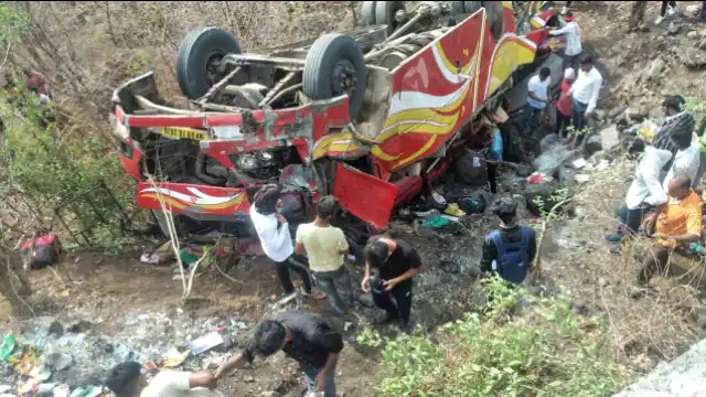 इंदौर से बुराहनपुर आ रही यात्री बस खाई में गिरी, 6 की मौत; 20 से ज्यादा लोग घायल