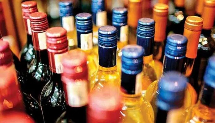 पंचायत चुनाव की वोटिंग से पहले आबकारी टीम की बड़ी कार्रवाई पचास हज़ार रुपये की शराब पकड़ी