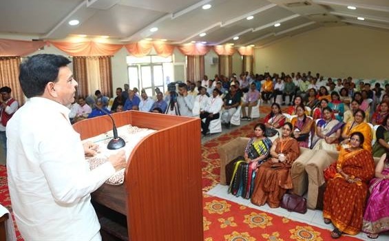 वित्त मंत्री देवड़ा ने किया प्रांतीय अधिवेशन एवं मिलन समारोह को संबोधित