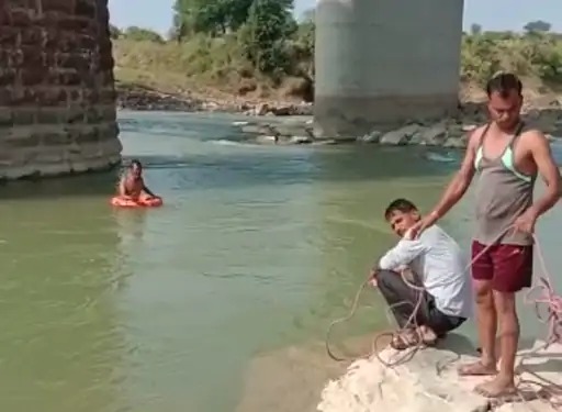 गुना में युवक की हत्या कर नदी में काटकर फेका शव 