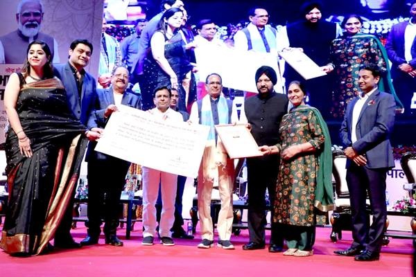 मुख्यमंत्री शिवराज ने भामाशाह समारोह में करदाताओं को किया सम्मानित 
